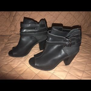 Simply Vera Open Toe Ankle Booties